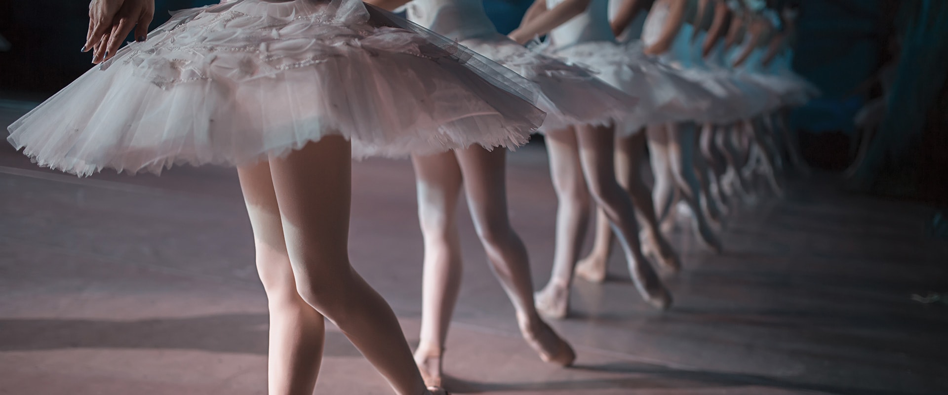 Ballerinas on point with tutus