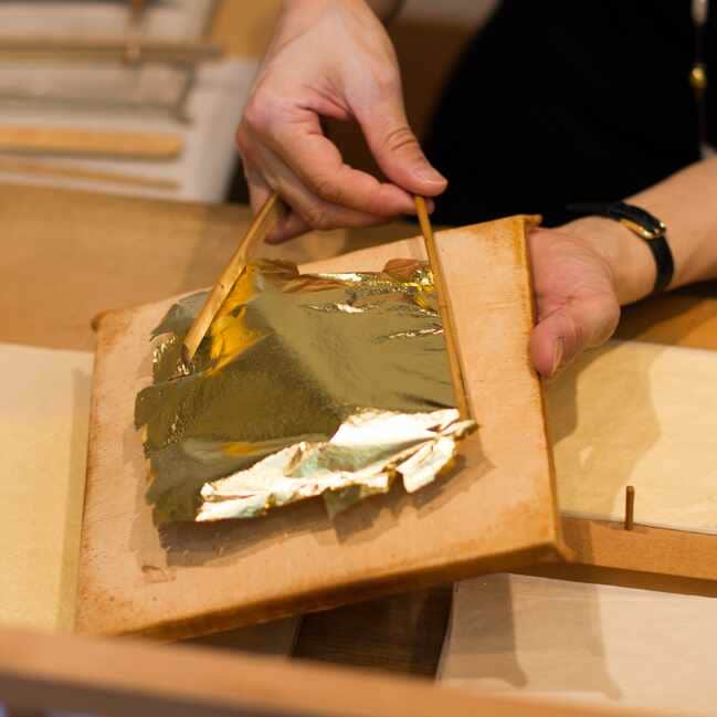 Showing how traditional gold leaf is performed in Kanazawa