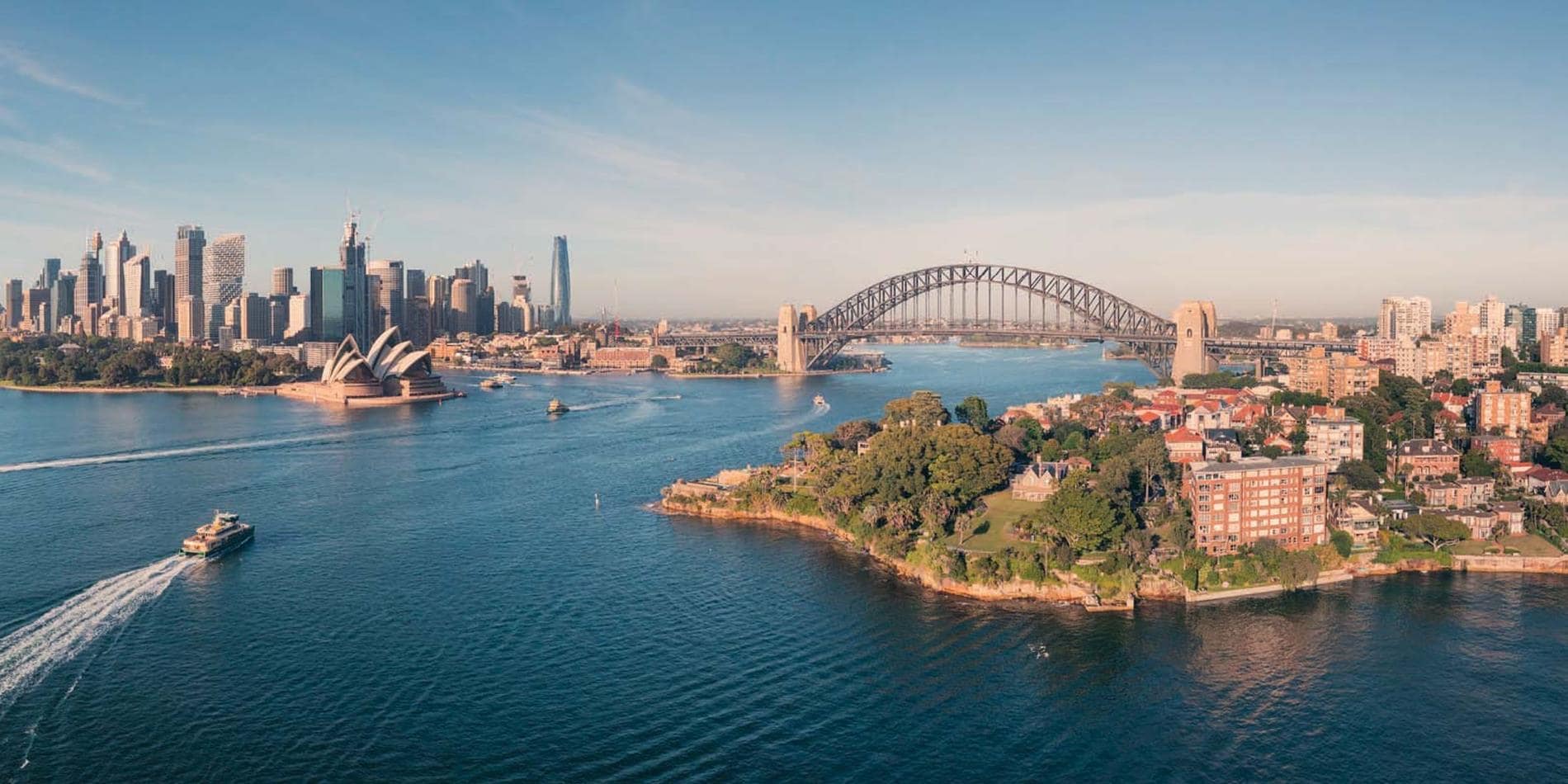 Panoramic view for Sydney Harbour from Kirribilli