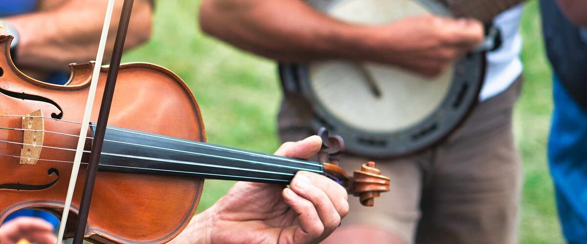 Banjo Violin Playing, Ireland