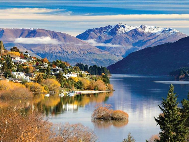 Panoramic view of Queenstown with lake and mountains, South Island, New Zeland